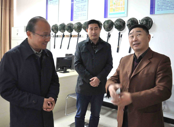 杨建强在红星社区了解社区建设情况.jpg